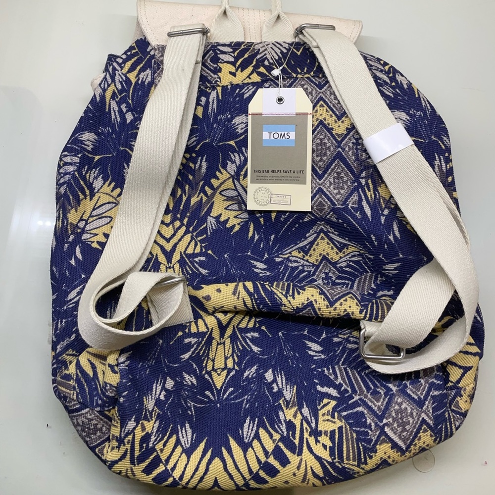 Tom’s Backpack - Picture 2 of 3